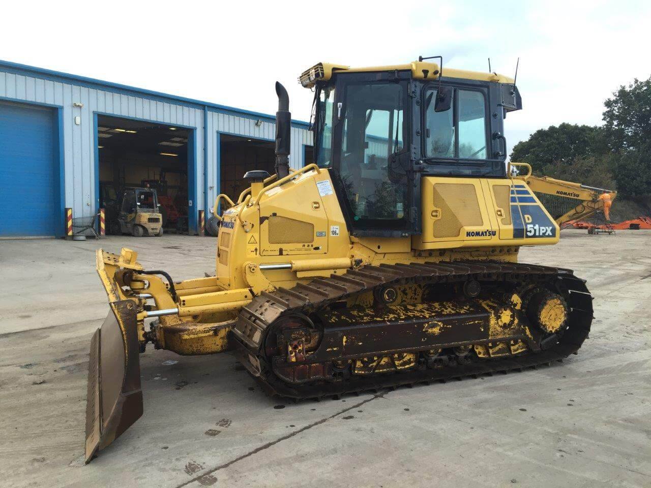 Среднегабаритный бульдозер Komatsu D51